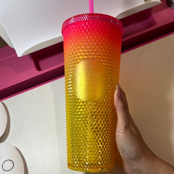 Starbucks cups - Picture 1 of 4